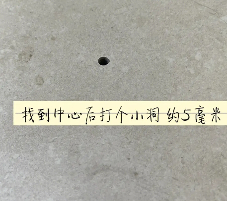 碾子山瓷砖空鼓维修公司专业解答在瓷砖铺贴过程中，如果砂料搅拌不均匀，将会带来以下问题