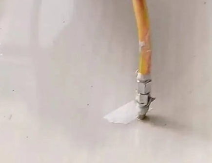 碾子山瓷砖空鼓维修公司专业解答在瓷砖铺贴过程中，如果使用的砂料过粗（如全部使用了粗砂），可能会导致以下问题